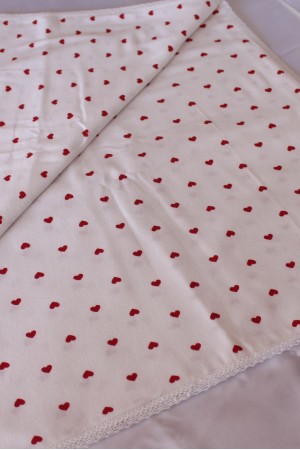 Kalpli Beyaz Kenarlıklı Pike Örtüsü…