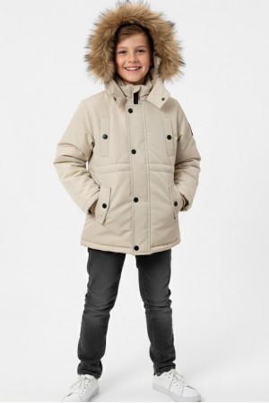 Mont Kırık Beyaz Askı (12 Yaş)… Mont Kırık Beyaz Askı (12 Yaş)…