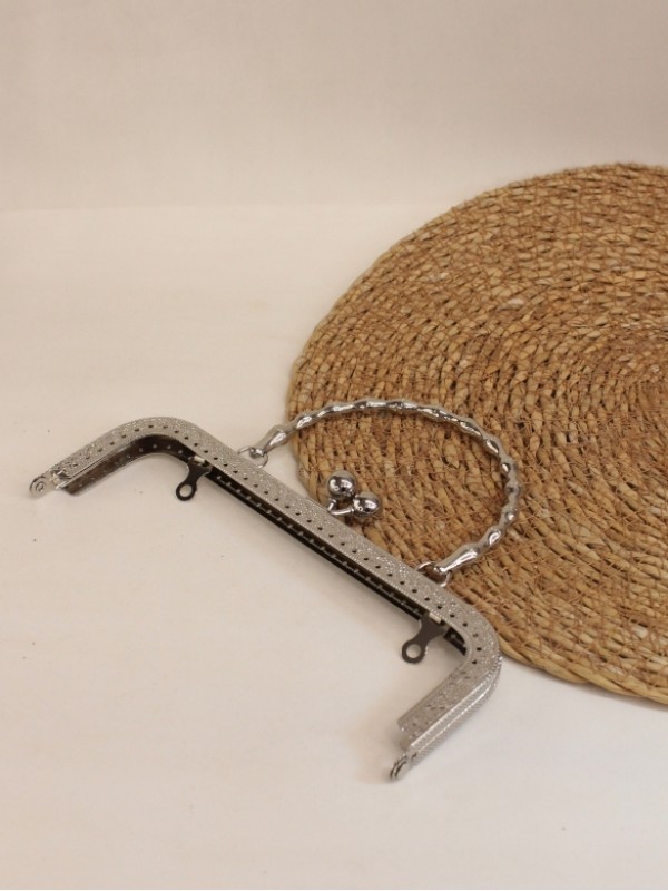 Kulp Detaylı Çanta & Cüzdan Klipsi… Kulp Detaylı Çanta & Cüzdan Klipsi…