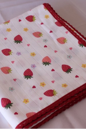 Çilek Desenli Pike Örtü…